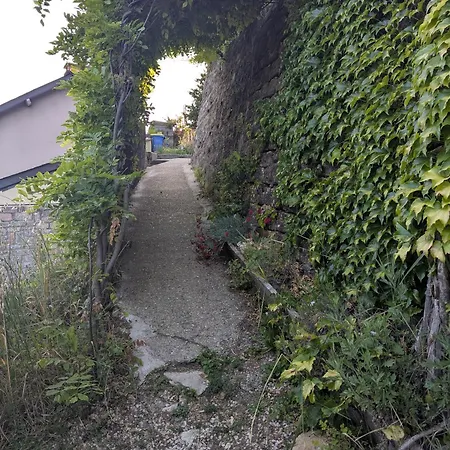 Avec Jardin Et Parking Proche Du Centre *